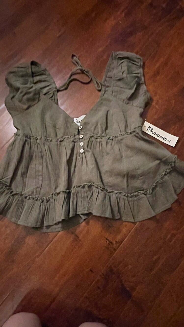 NWT No Boundaries Green Sz: M Ruffle Woven Crop Blouse Cotton Womens
